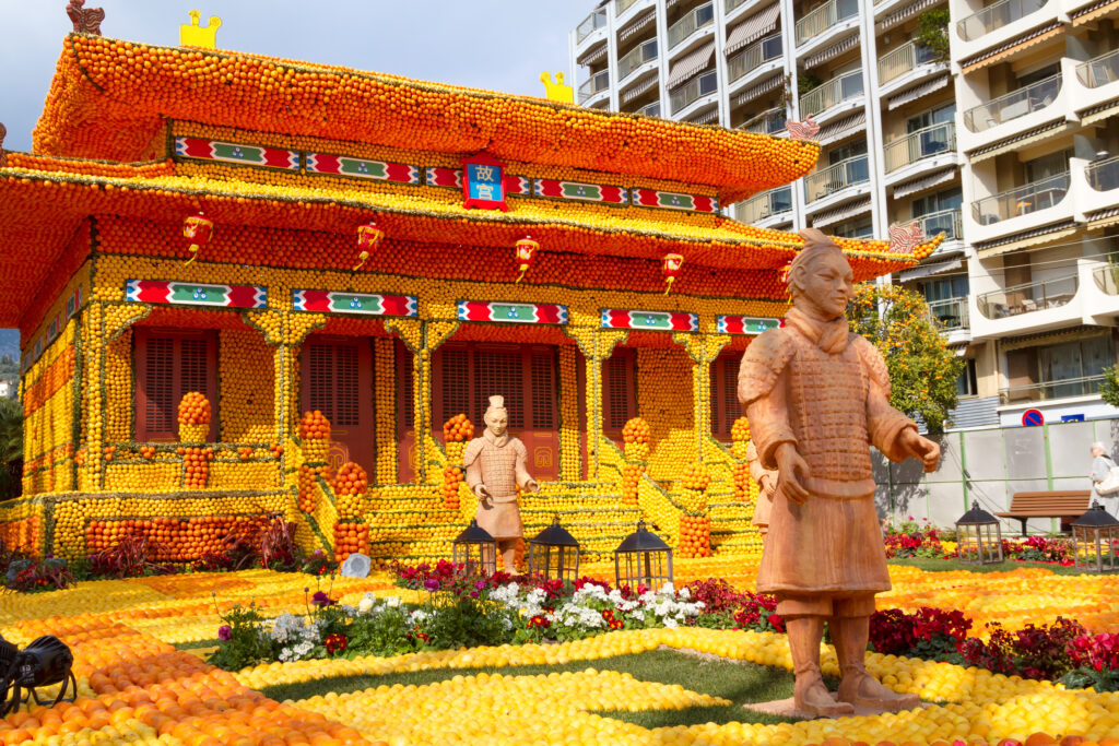 temple de citrons et statues