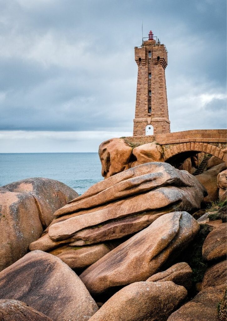 Tourisme vert : phare en Bretagne