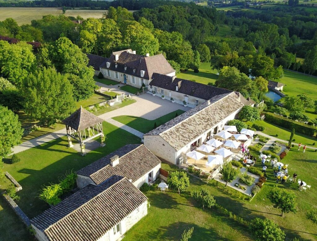 vue aérienne de la chartreuse du bignac en dordogne