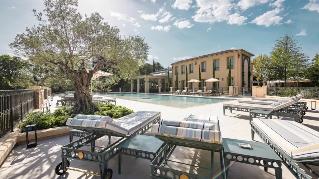 piscine extérieur à la villa saint ange