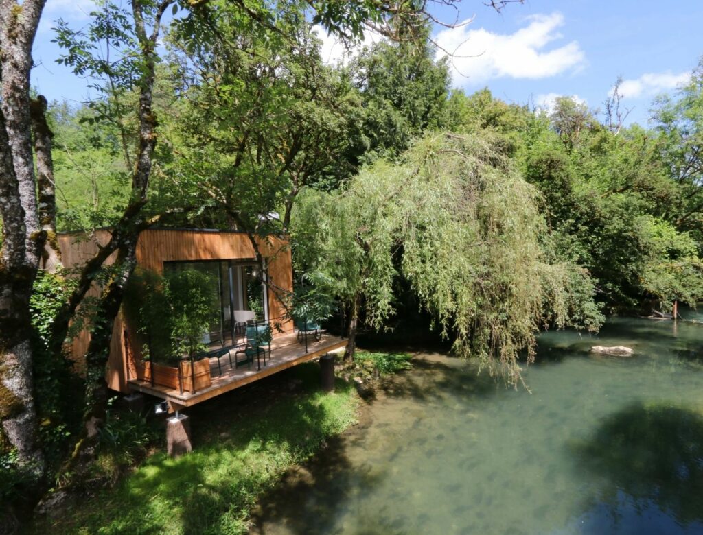 logement la cabane du pont roche