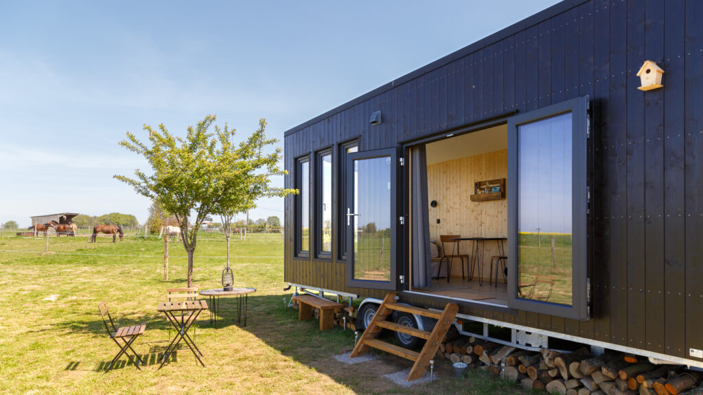 Séjournez dans la Tiny House l'écurie lors de votre séjour avec Hortense