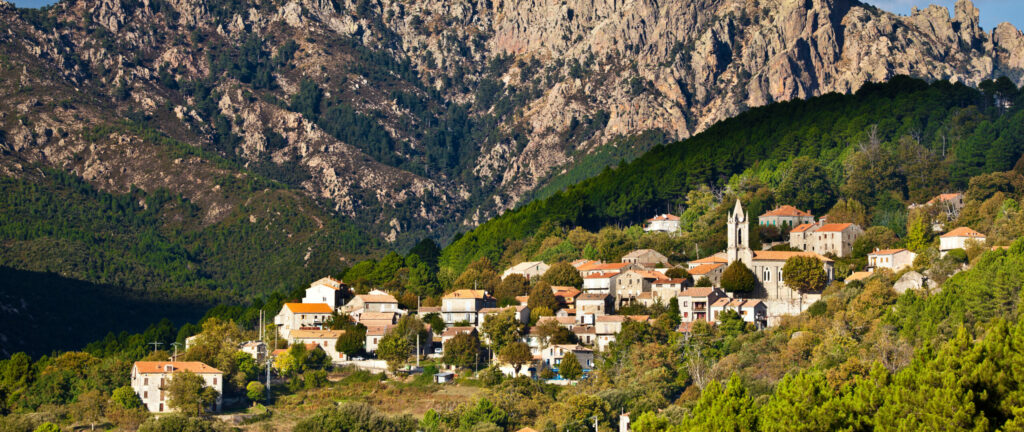Visiter la Corse du Sud - Zonza, village situé à proximité des aiguilles de Bavella