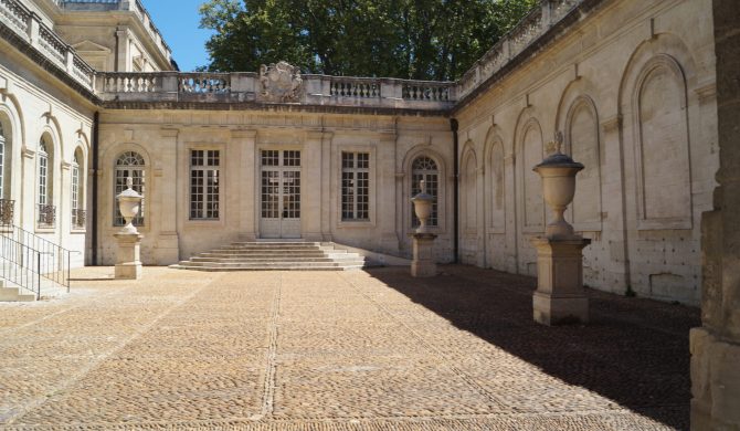 Découvrez la rue des teinturiers lors de votre week end avignon avec Hortense