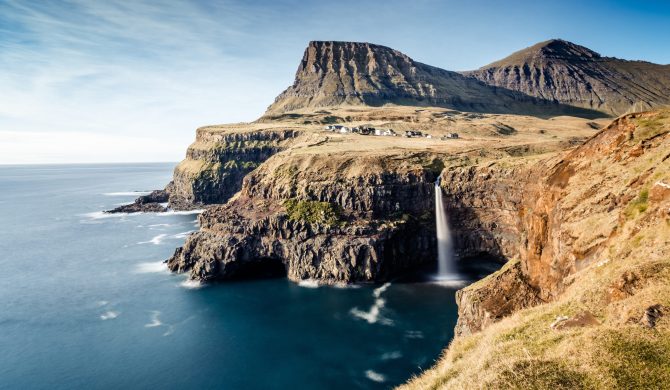 Cascade de Gasadalur aux îles Féroé - Faro islands