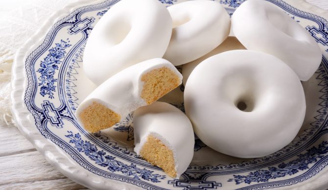 Rousquilles, French and Spanish small round biscuits coated with lemon-falvored icing
