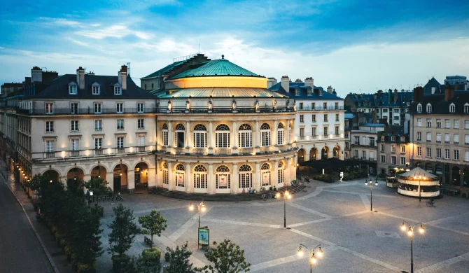 Façade de l'Opéra de Rennes, symbole culturel de la Bretagne.