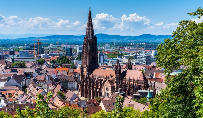 Découvrez Fribourg-en-Brisgau lors de votre voyage sans avion avec Hortense