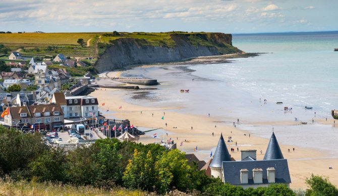 Découvrez Arromanches-les-bains lors de votre visite des plus belles plages de Normandie avec Hortense