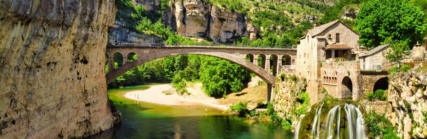 Pont de Saint Chely du Tarn ( lozère)