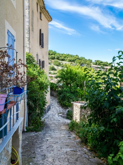 Simiane-la-Rotonde village médiéval perché dans les Alpes-de-Haute-Provence en France.