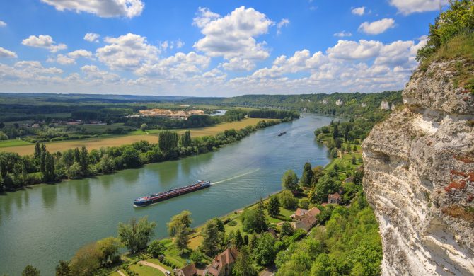 Péniche sur la Seine, Les Andelys, Eure, Normandie, France