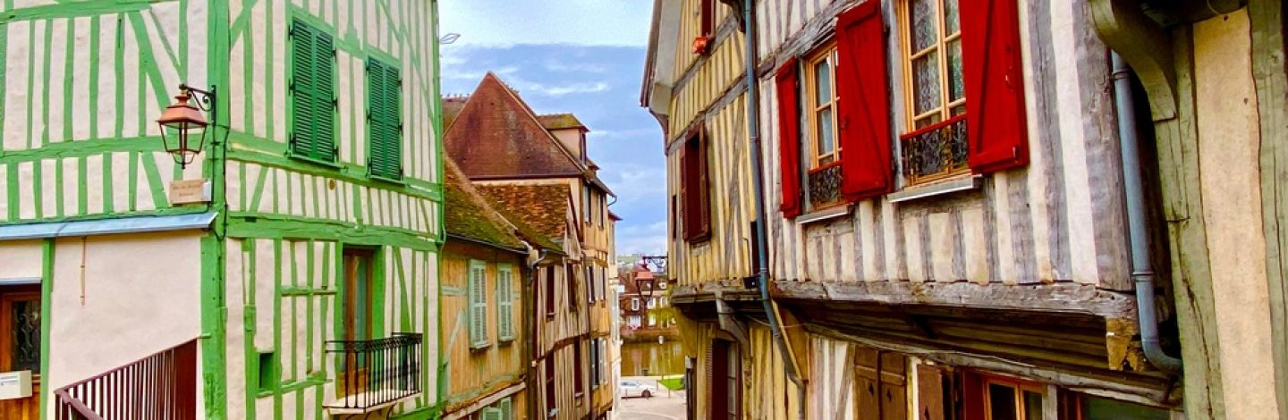 houses in the old town of Auxerre