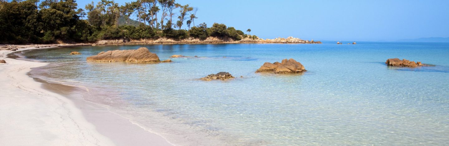 Paysage de Corse, plage à Ajaccio