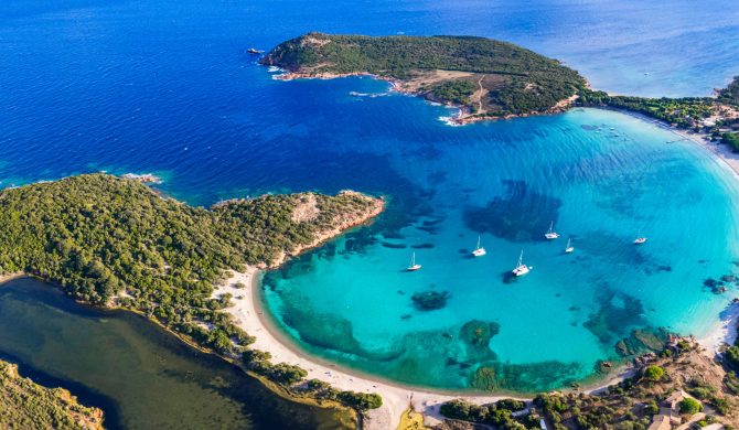 Découvrez la plage de Rondinara lors de votre visite des plus belles plages de Corse avec Hortense