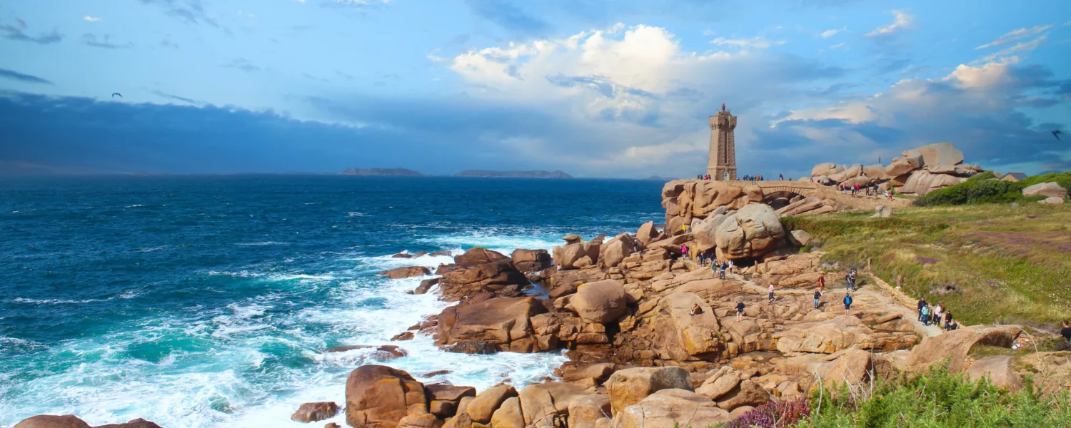 Côte de Granit Rose en Bretagne, idéale pour un week-end d’automne en novembre.