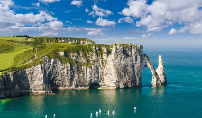 Découvrez les falaises d'étretat avec Hortense