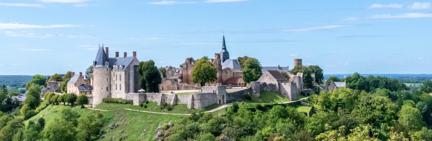 village classé français plus beau village de france Sainte Suzanne