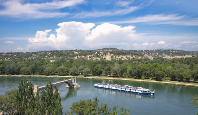 Offrez vous une croisière sur le Rhône lors de votre week end à avignon avec Hortense