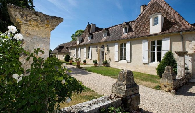 où partir à pâques en famille : découvrez la chartreuse du Bignac avec Hortense