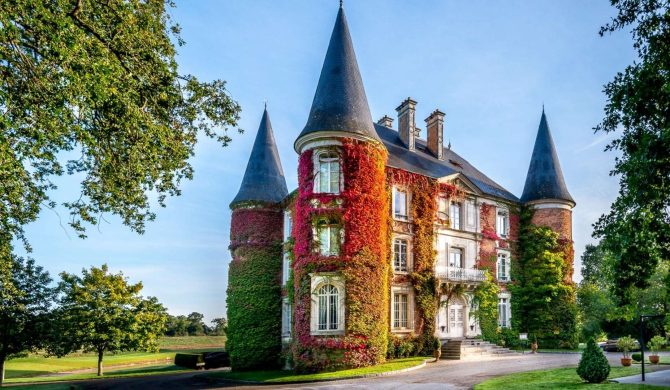 Le château d'Apigné, Extérieur du domaine