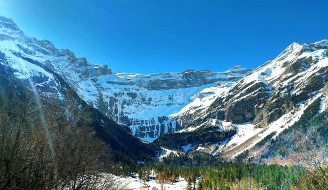 Découvrez le Cirque de Gavarnie lors de vos itinéraires de randonnées en raquettes avec Hortense