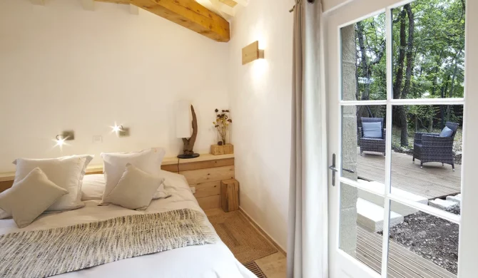 Le Château de Pondres - chambre du domaine avec accès à une terrasse privée