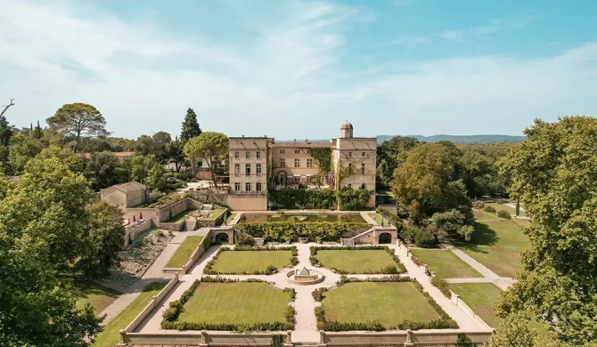 Le Château de pondres, extérieur du domaine et jardins