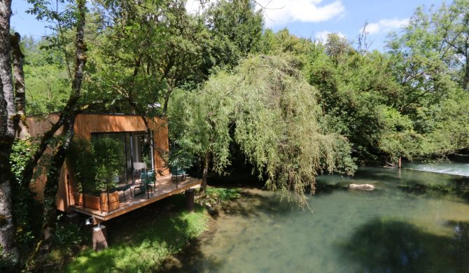 Séjournez dans le logement insolite du Domaine Pont Roche avec Hortense