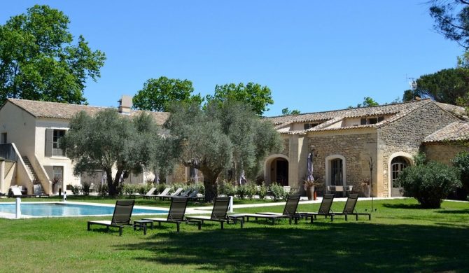 Séjournez à la Bégude saint Pierre lors de votre week end à avignon avec Hortense