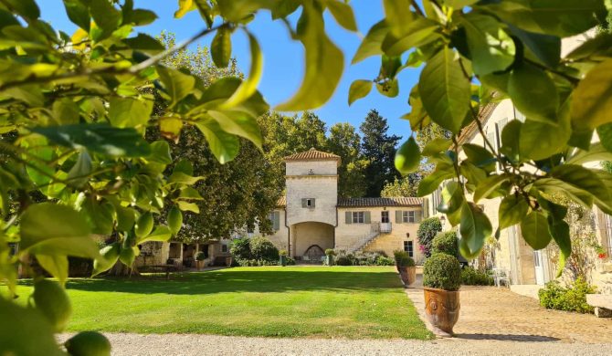 Vue du jardin du domaine des clos