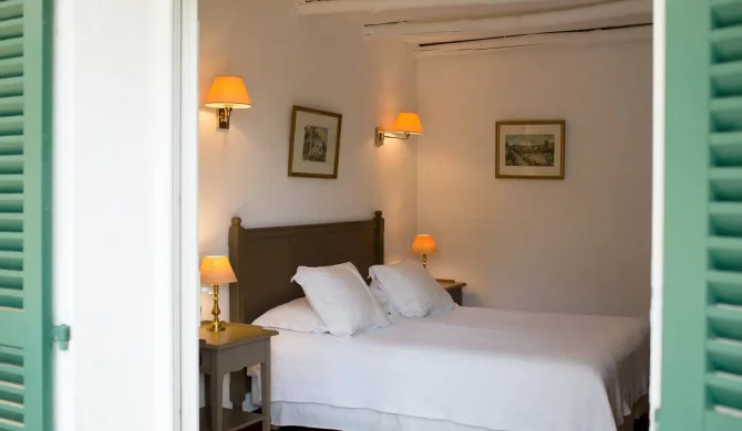 Le Castel Brando, chambre qui donne sur l'extérieur
