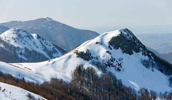 Découvrez le massif central avec les itinéraires de randonnées en raquettes d'Hortense