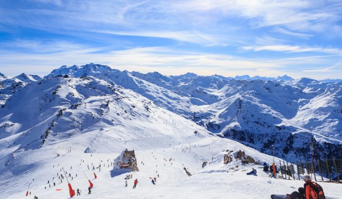 Découvrez la station de ski de luxe de Courchevel avec Hortense