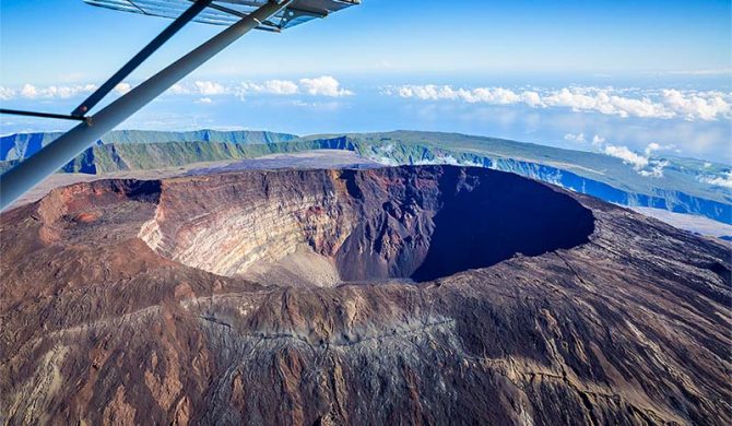 Piton de la Fournaise : Vue aérienne du cratère du volcan