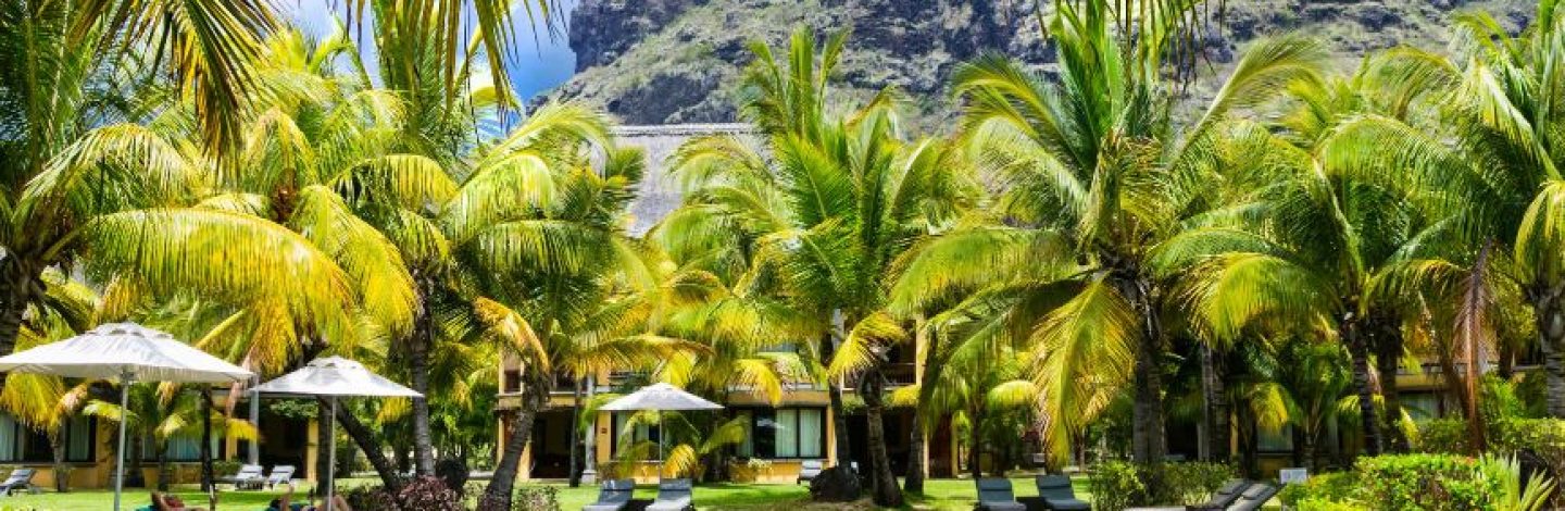 piscine d'un hotel dans les iles de polynésie